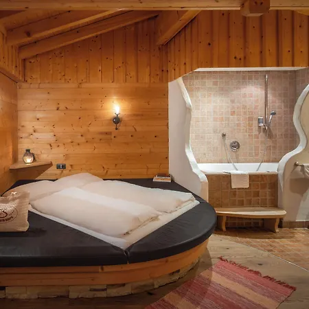 Vitaloase Zu Den Drei Bruedern Hotell