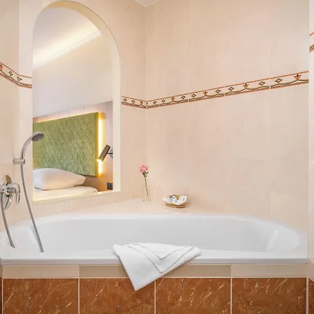 Vitaloase Zu Den Drei Bruedern מלון אונקן